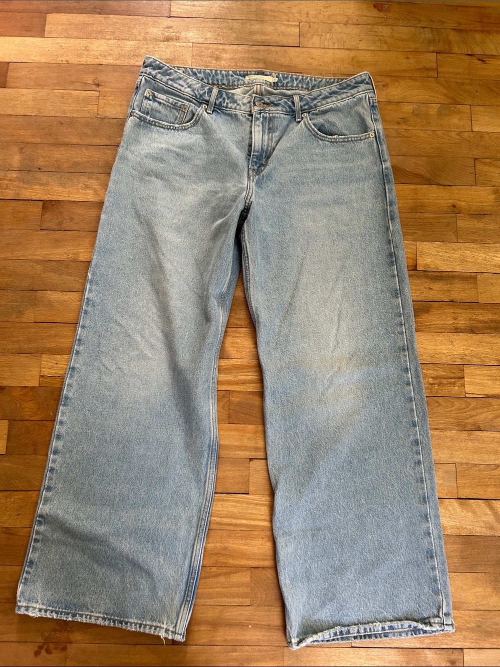 Levi Low Loose Light Wash Jeans
